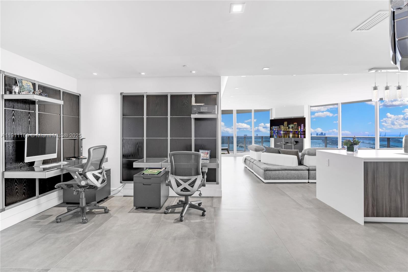 image Aria On The Bay Condo4