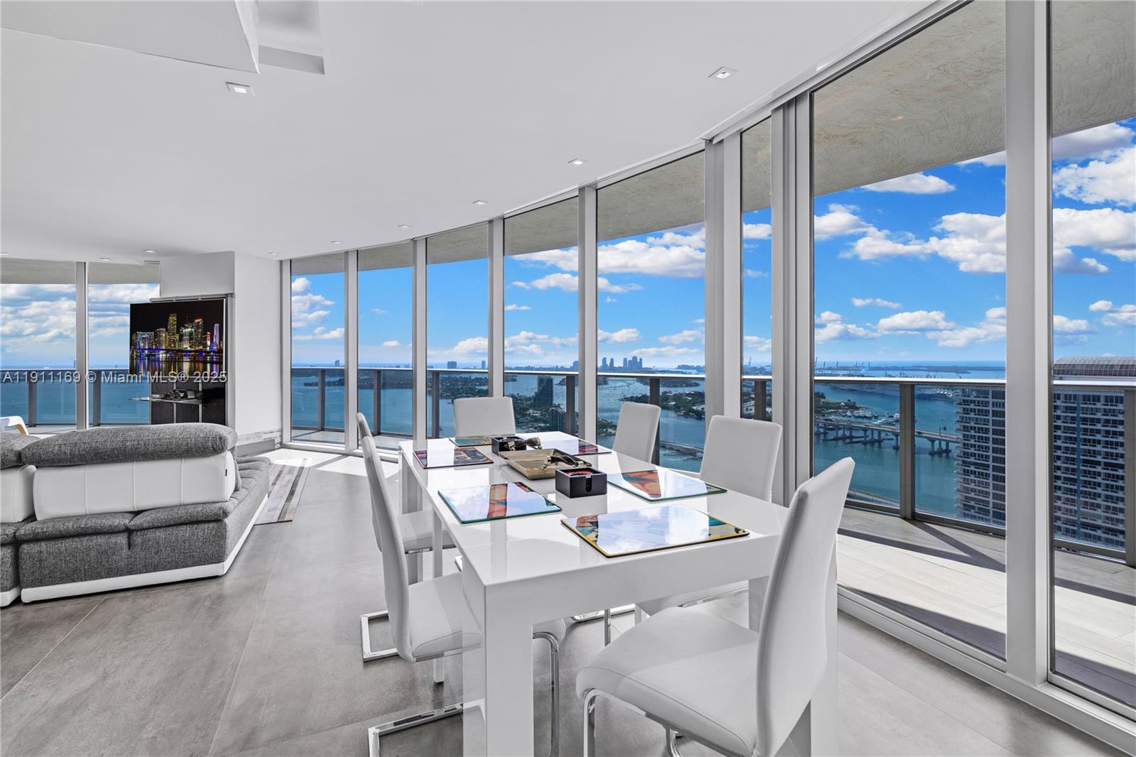 image Aria On The Bay Condo8