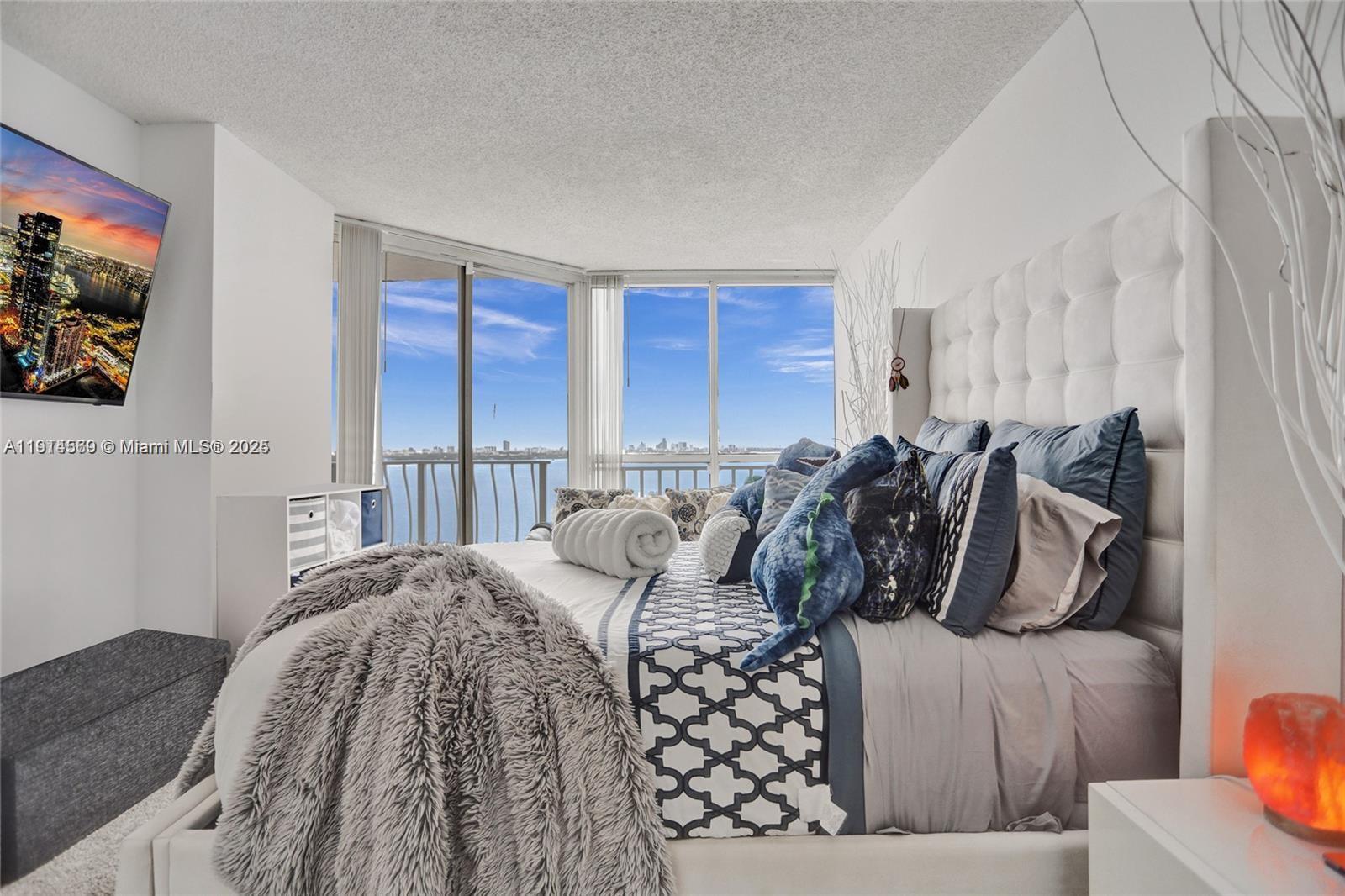 7601 E Treasure Dr #2421 North Bay Village, FL 33141