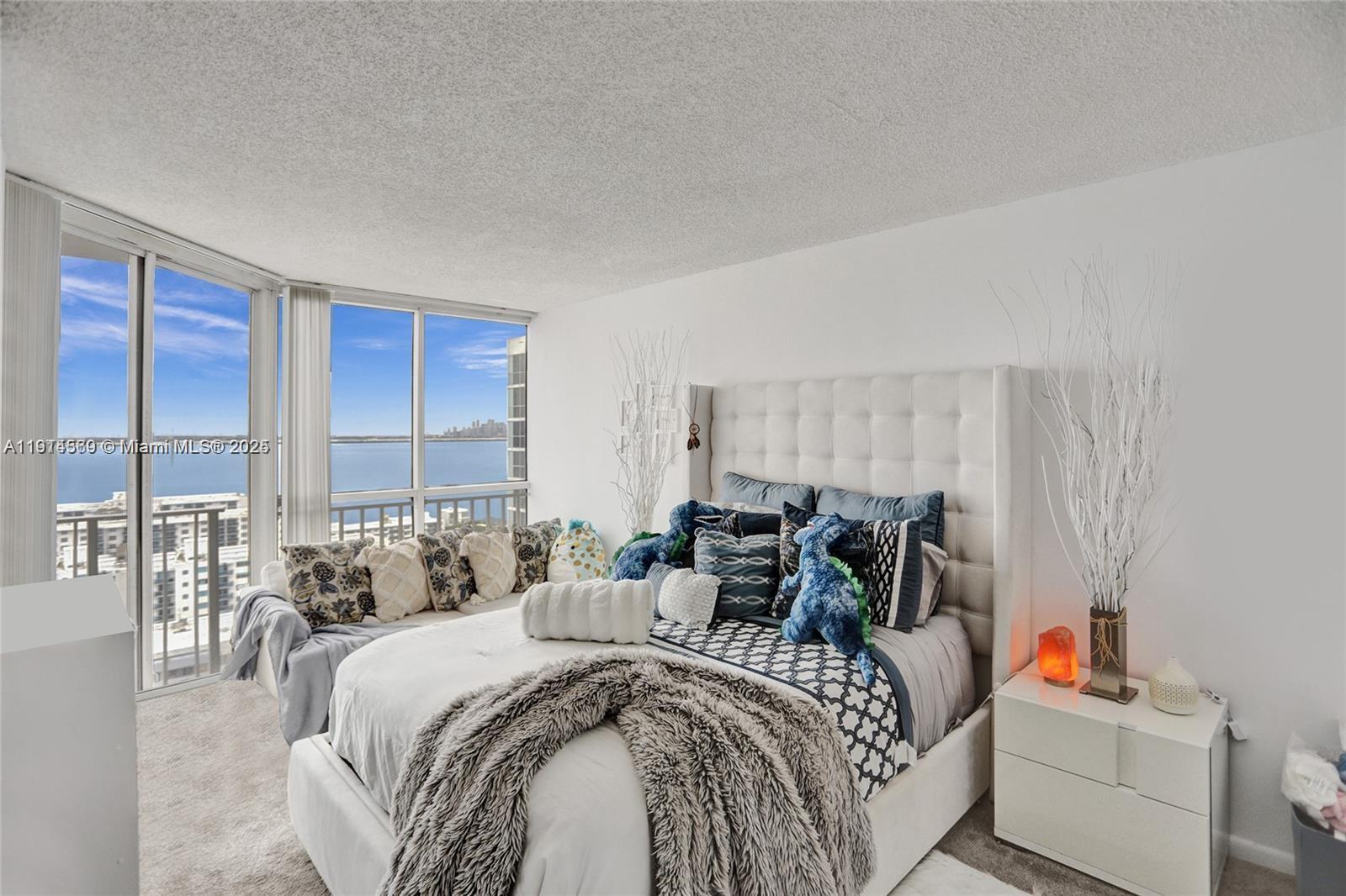 7601 E Treasure Dr #2421 North Bay Village, FL 33141