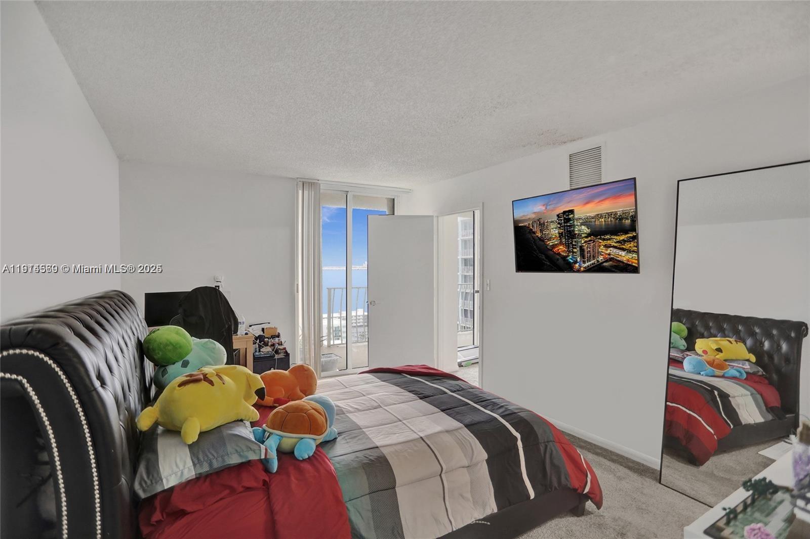 7601 E Treasure Dr #2421 North Bay Village, FL 33141