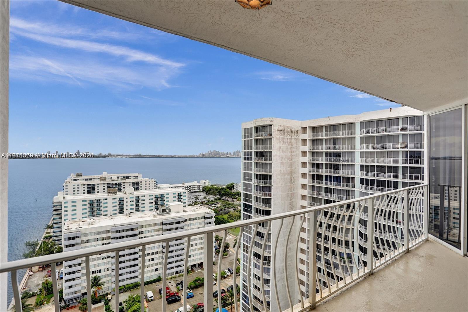 7601 E Treasure Dr #2421 North Bay Village, FL 33141