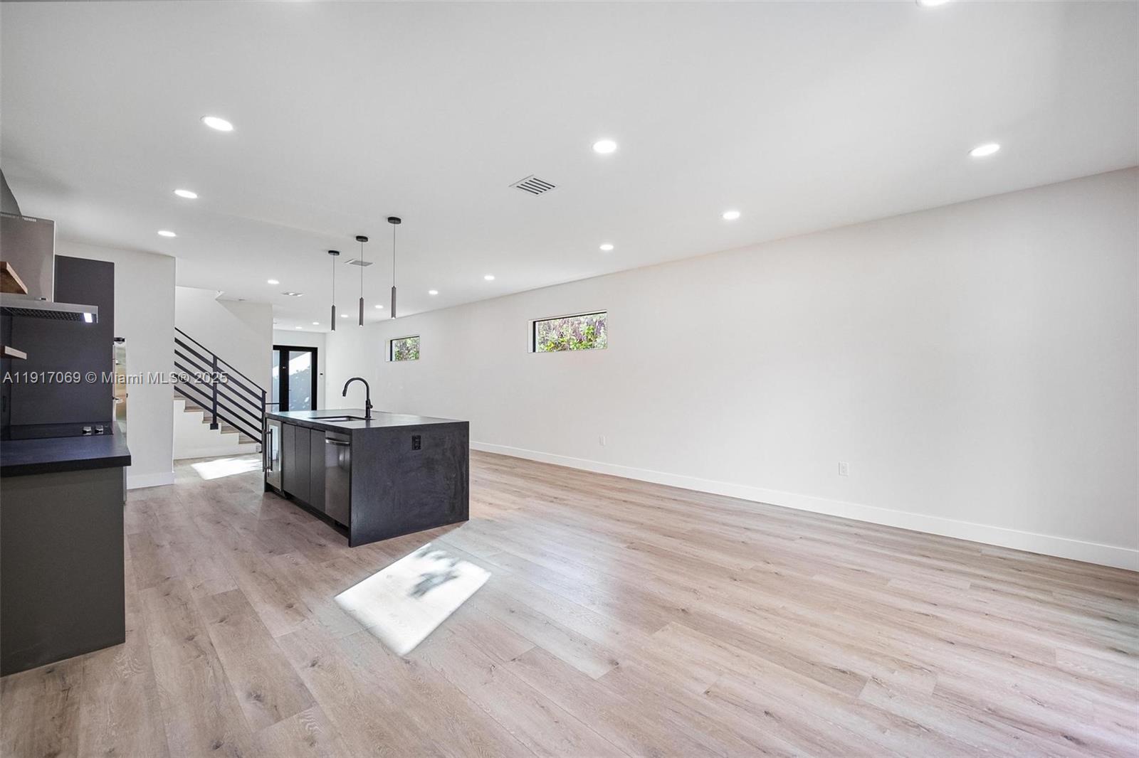 535 NW 52nd St Miami, FL 33127