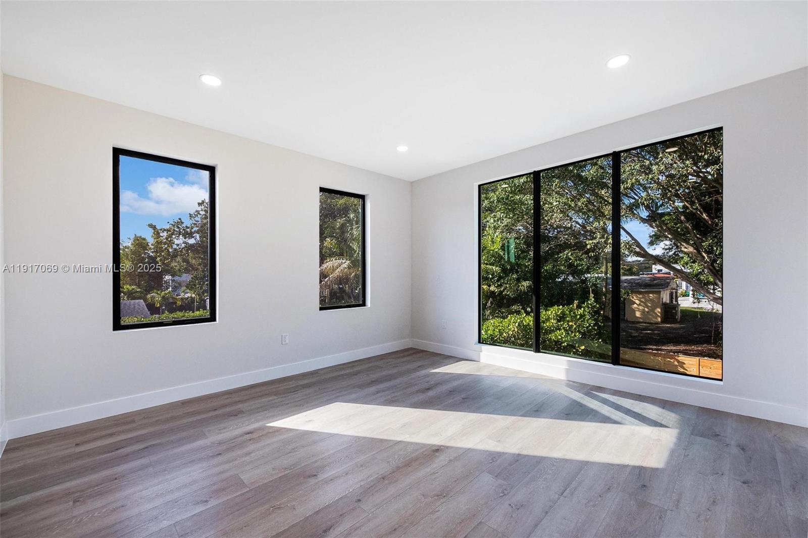 535 NW 52nd St Miami, FL 33127