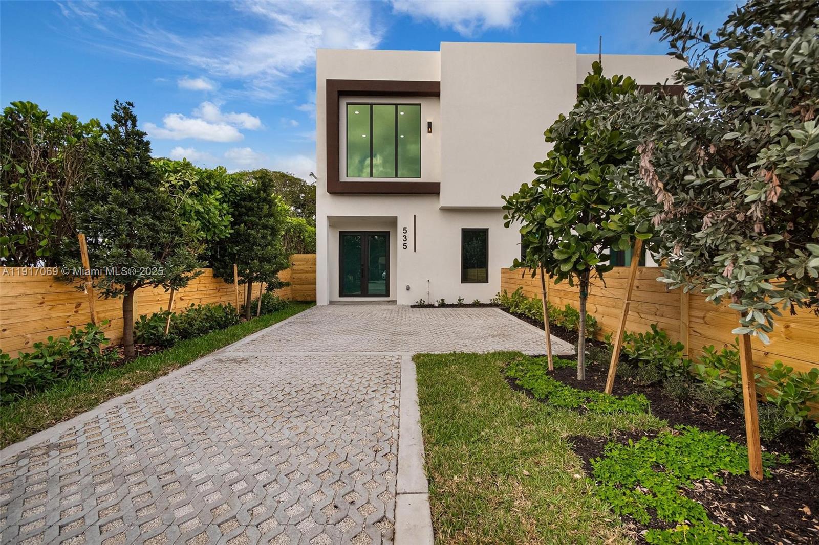 535 NW 52nd St Miami, FL 33127