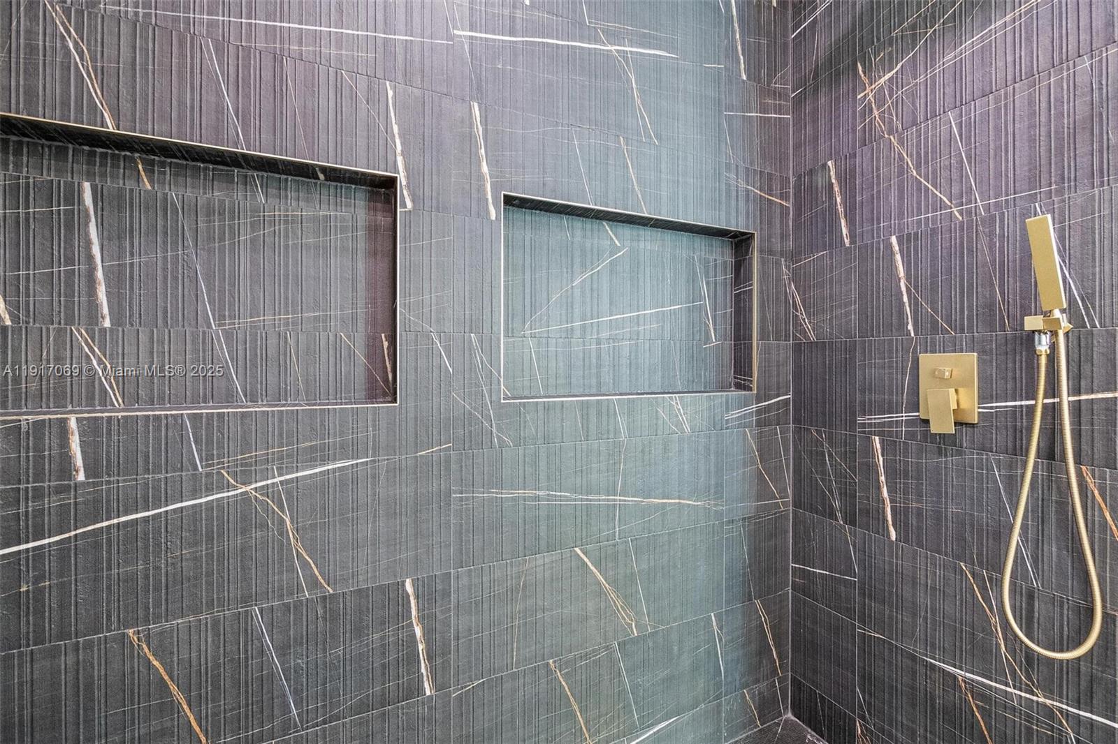 535 NW 52nd St Miami, FL 33127