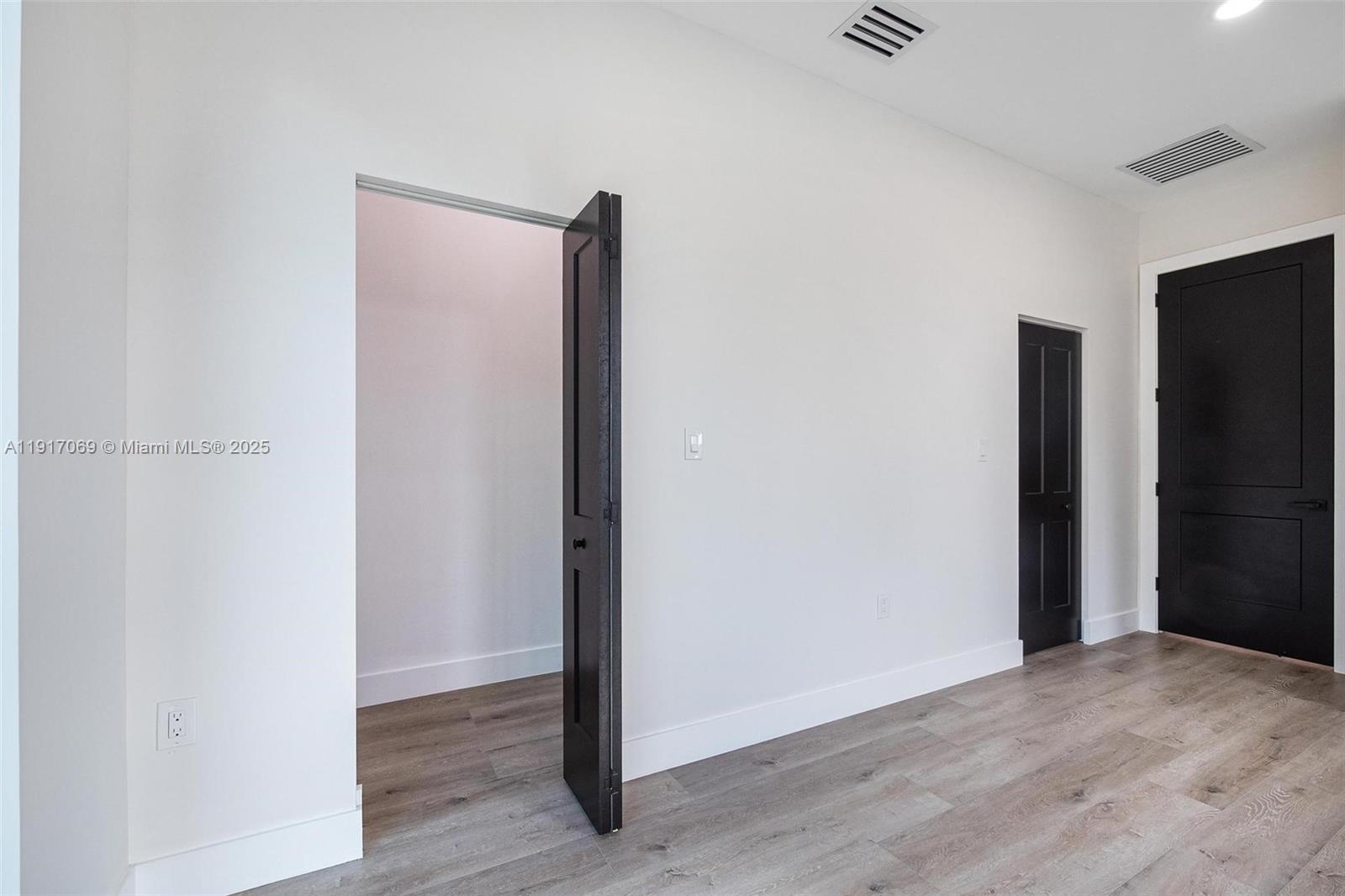 535 NW 52nd St Miami, FL 33127