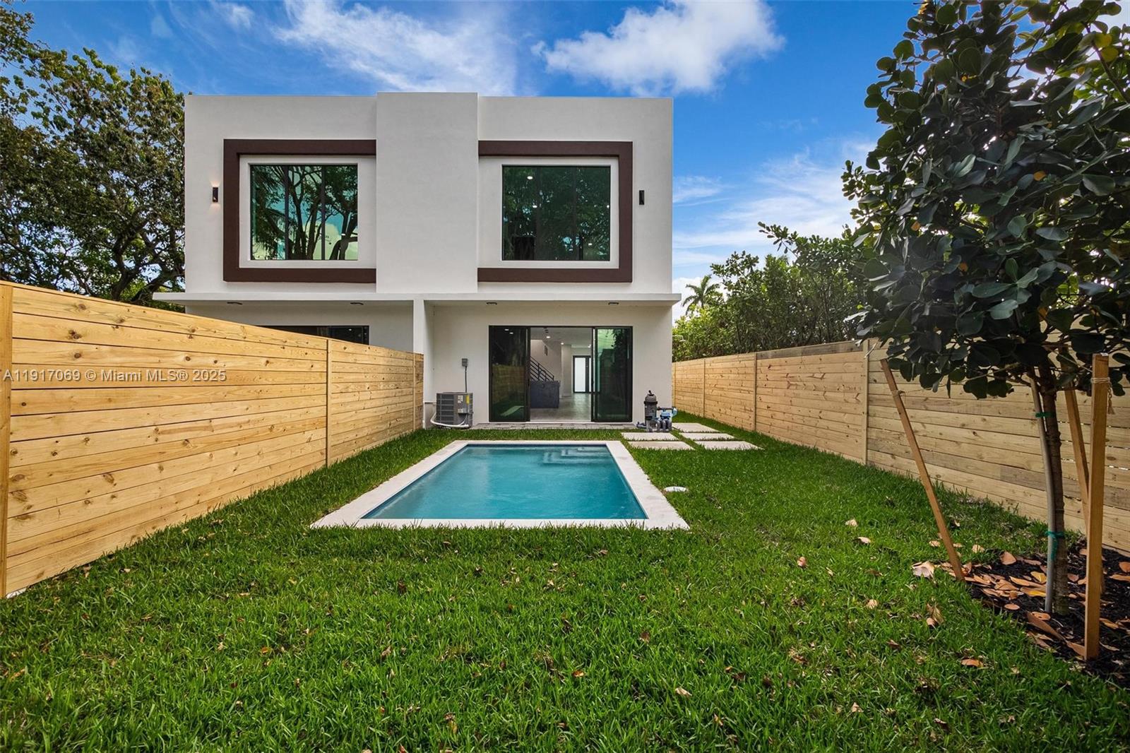 535 NW 52nd St Miami, FL 33127