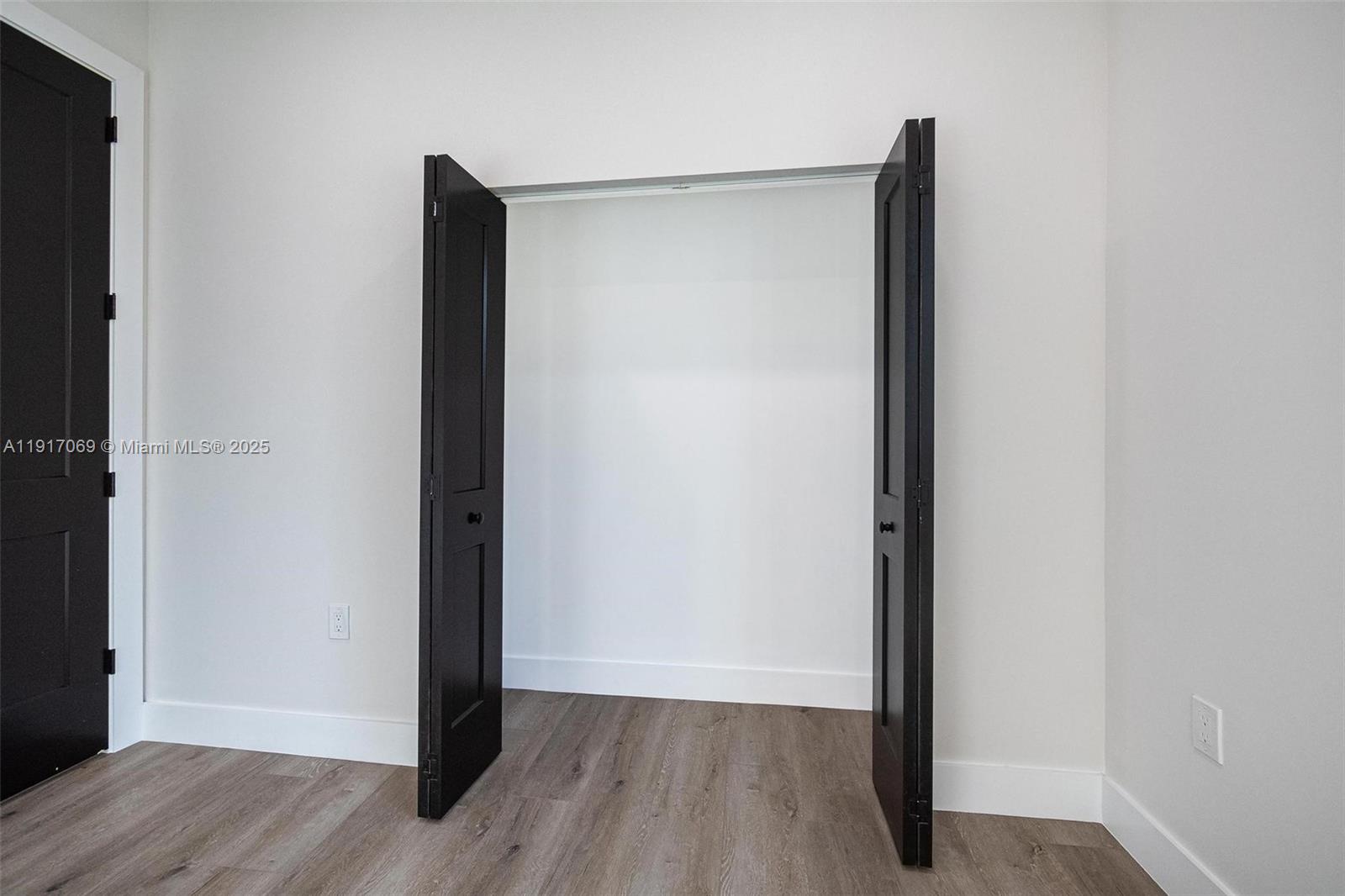 535 NW 52nd St Miami, FL 33127