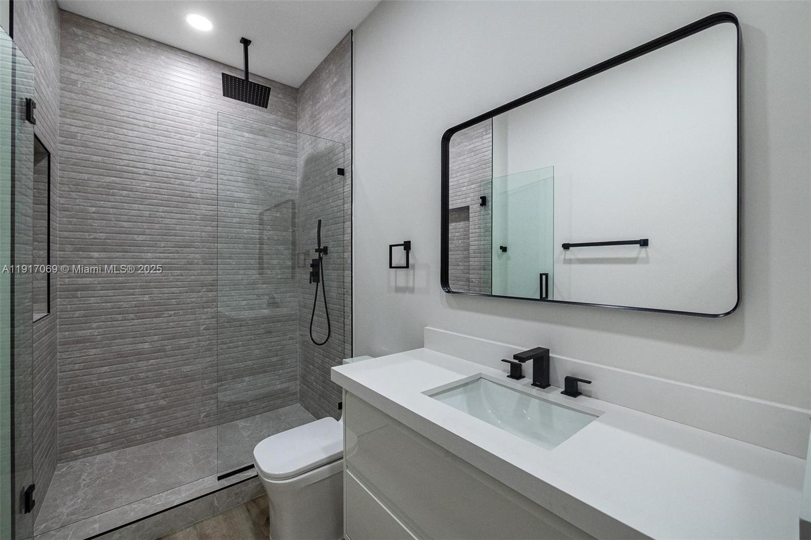 535 NW 52nd St Miami, FL 33127