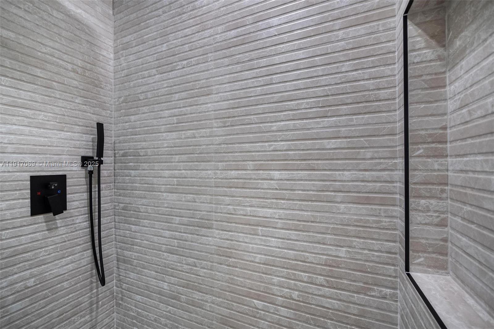 535 NW 52nd St Miami, FL 33127