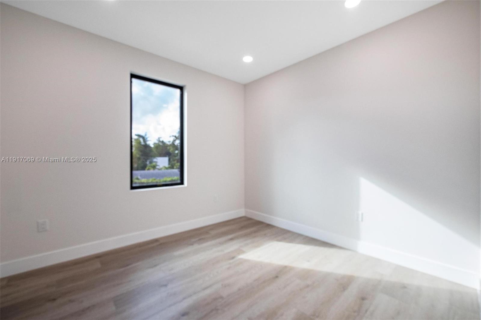 535 NW 52nd St Miami, FL 33127