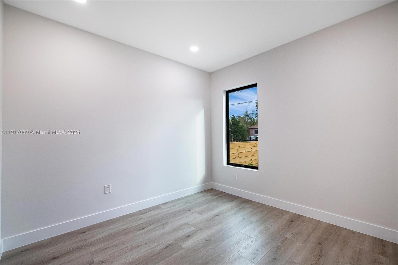 535 NW 52nd St Miami, FL 33127