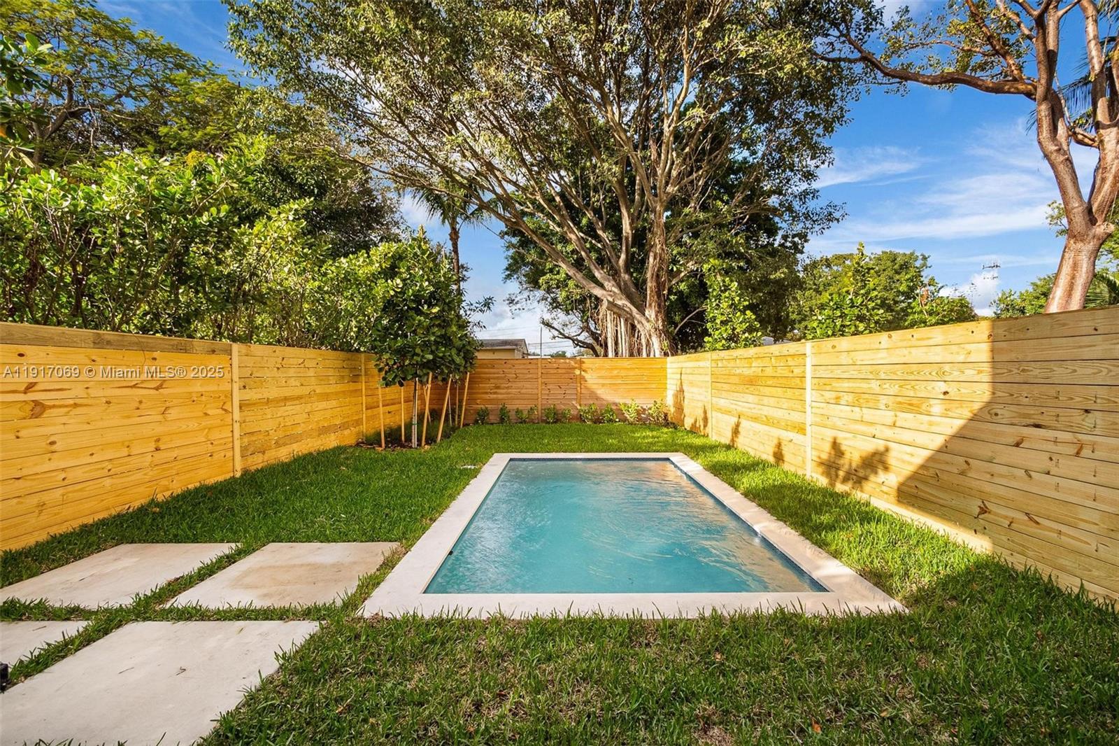 535 NW 52nd St Miami, FL 33127