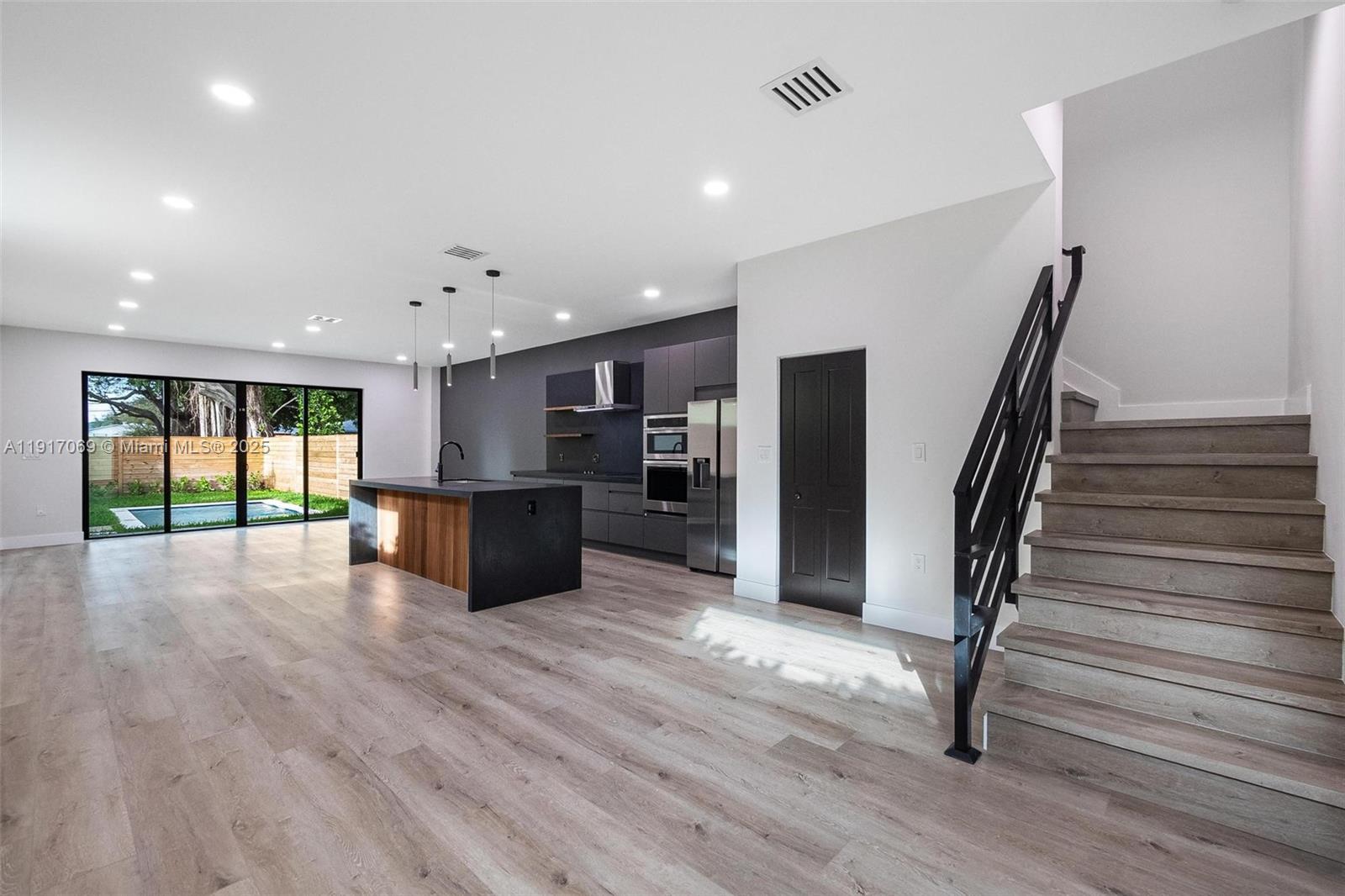 535 NW 52nd St Miami, FL 33127