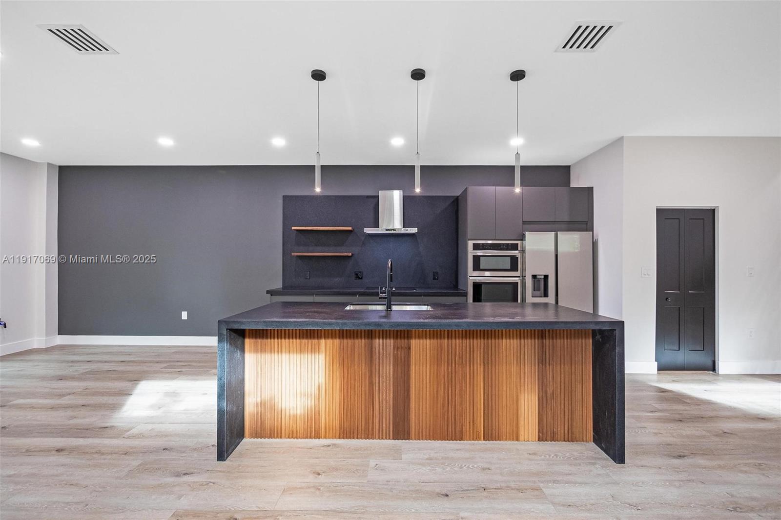 535 NW 52nd St Miami, FL 33127