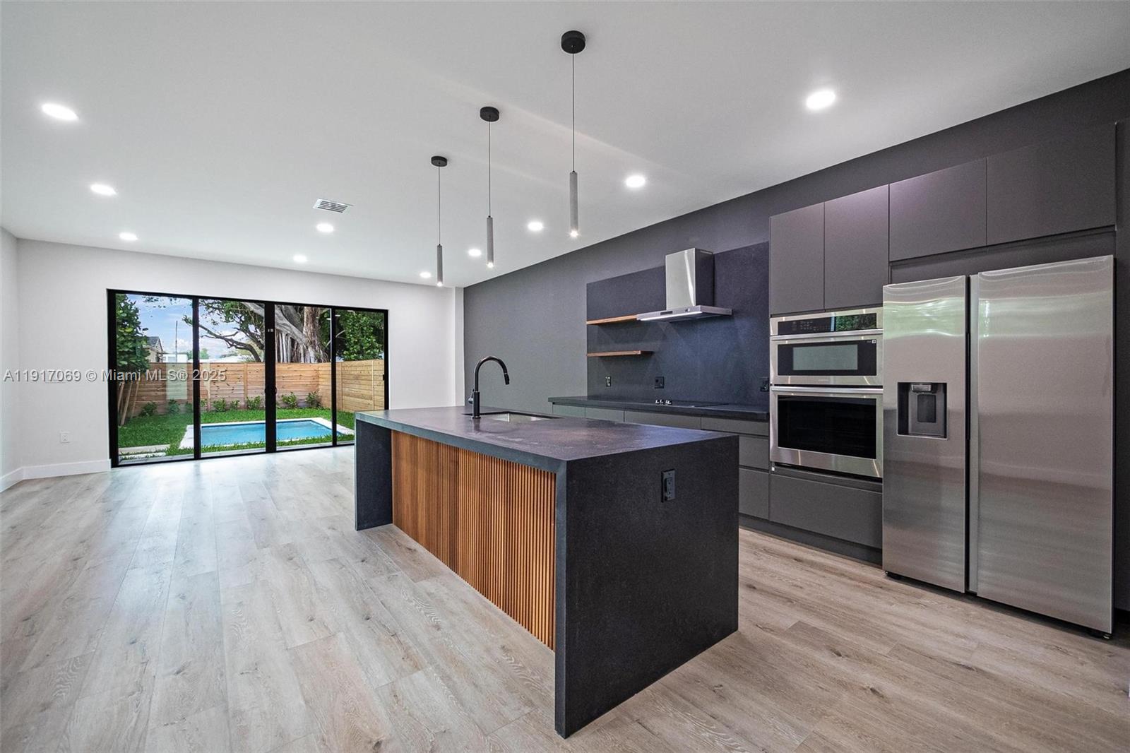 535 NW 52nd St Miami, FL 33127