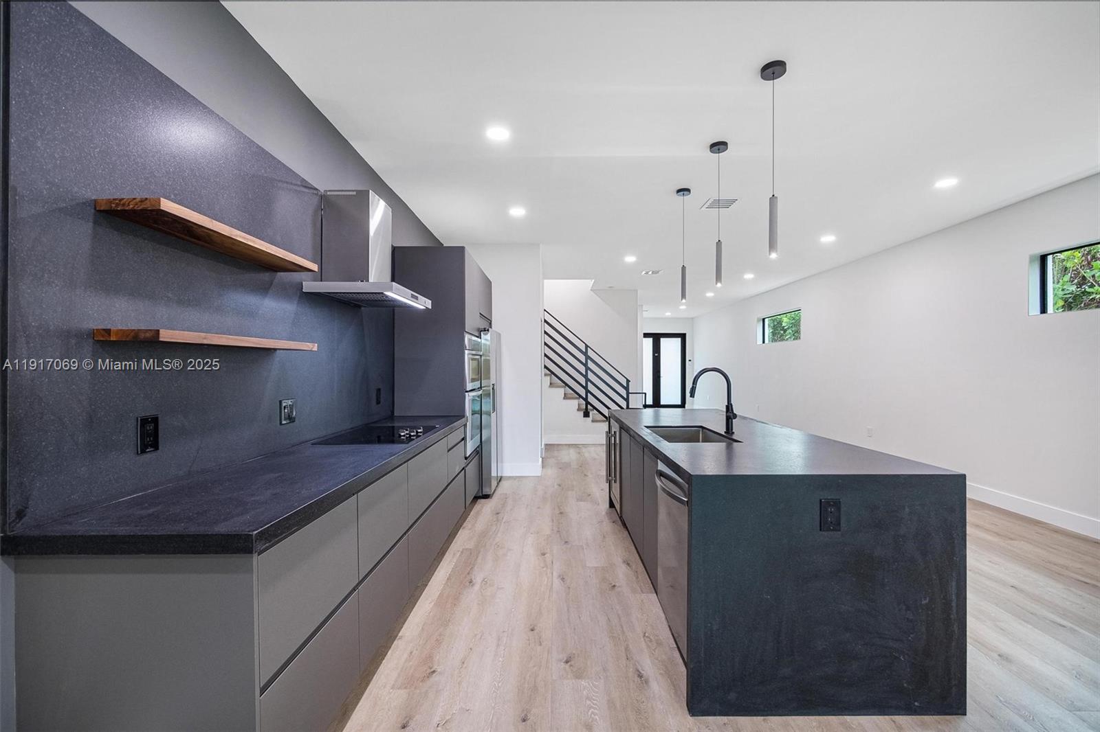 535 NW 52nd St Miami, FL 33127