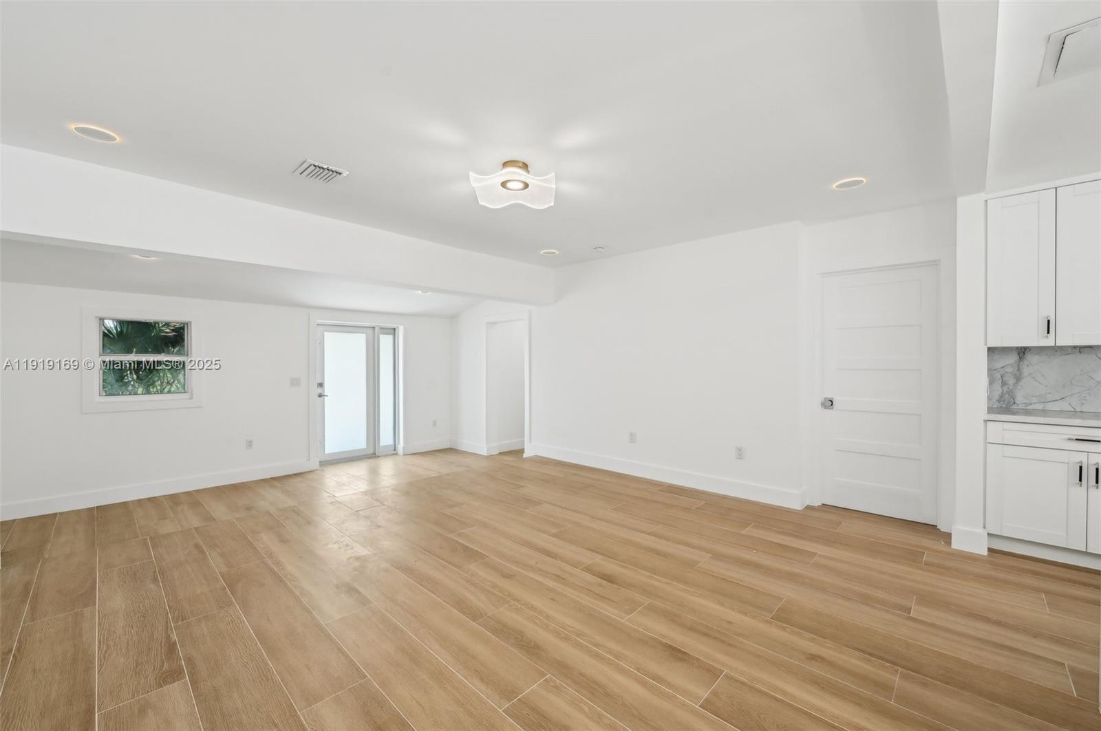 2001 SW 23rd Ave Fort Lauderdale, FL 33312