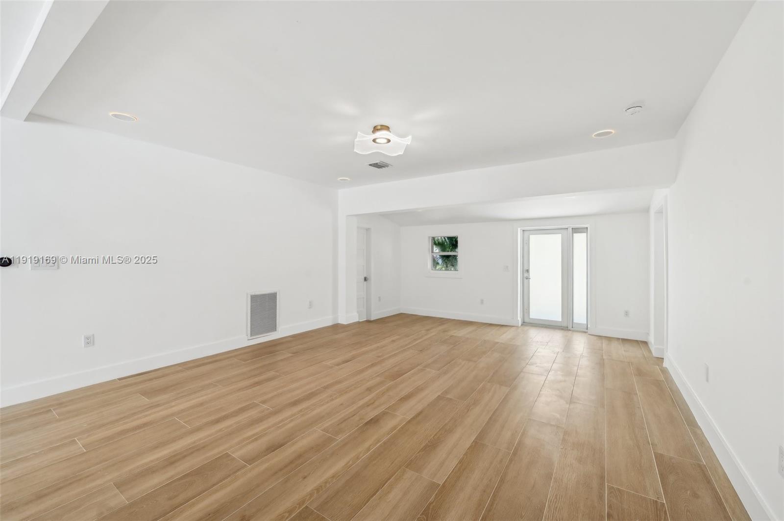 2001 SW 23rd Ave Fort Lauderdale, FL 33312