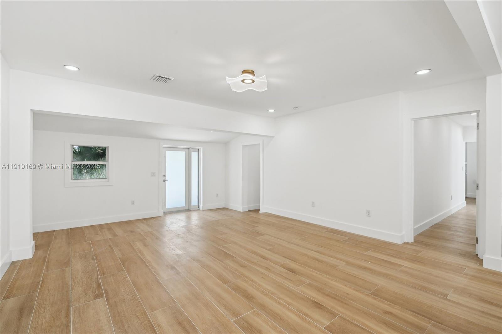 2001 SW 23rd Ave Fort Lauderdale, FL 33312