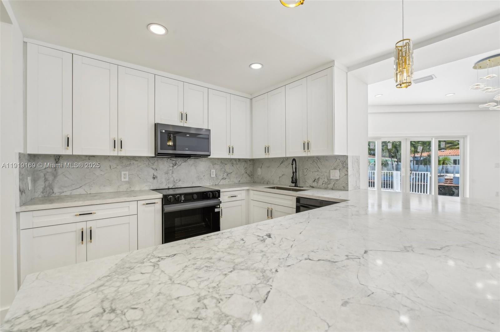 2001 SW 23rd Ave Fort Lauderdale, FL 33312