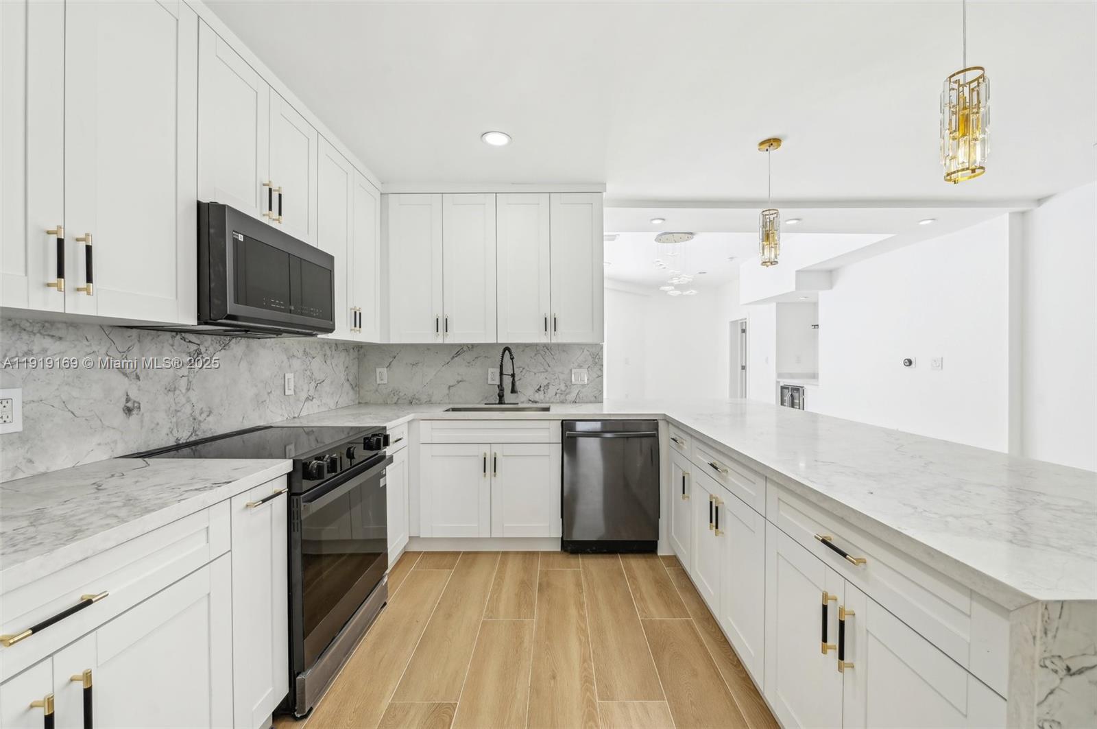 2001 SW 23rd Ave Fort Lauderdale, FL 33312