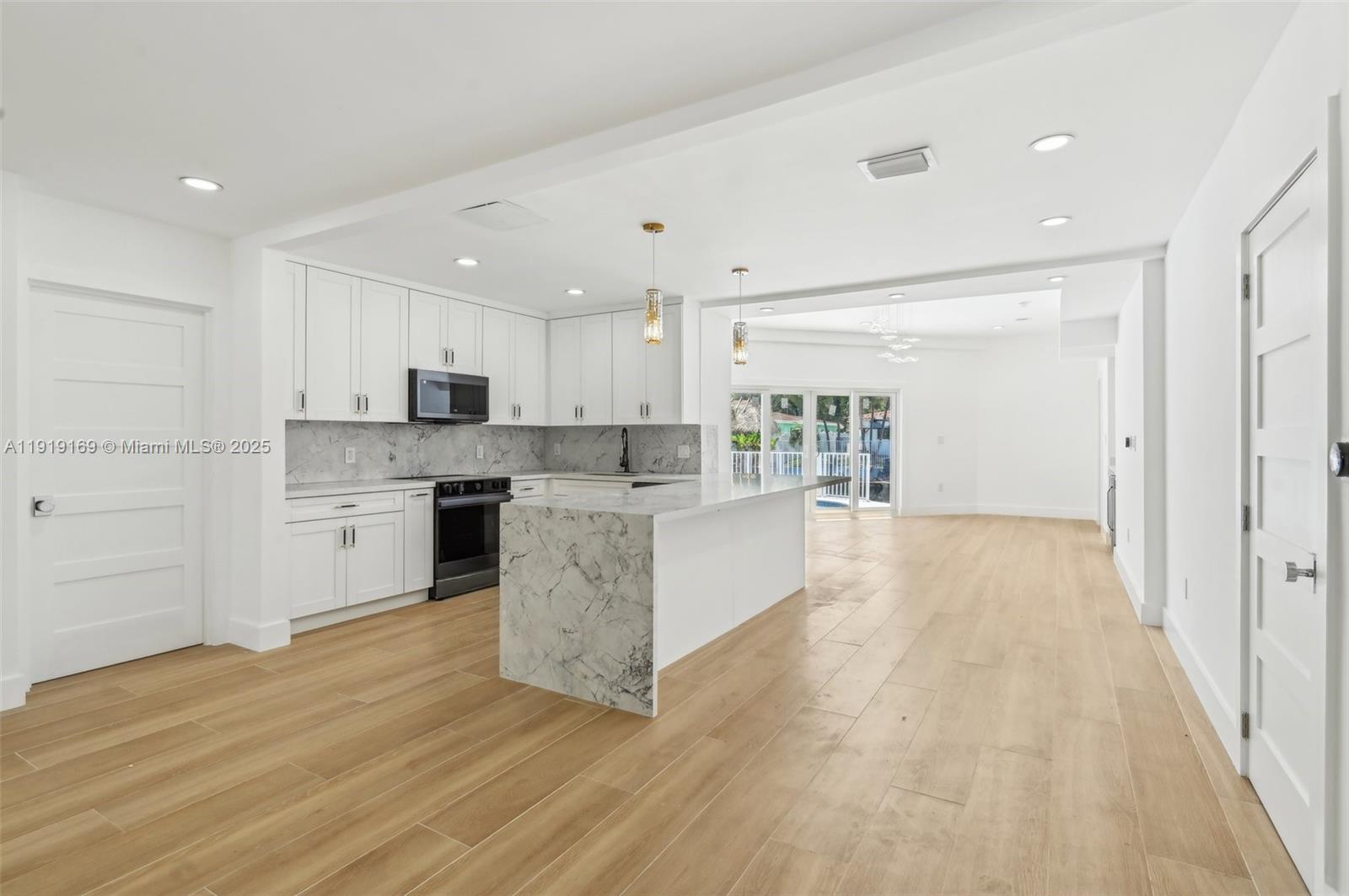 2001 SW 23rd Ave Fort Lauderdale, FL 33312