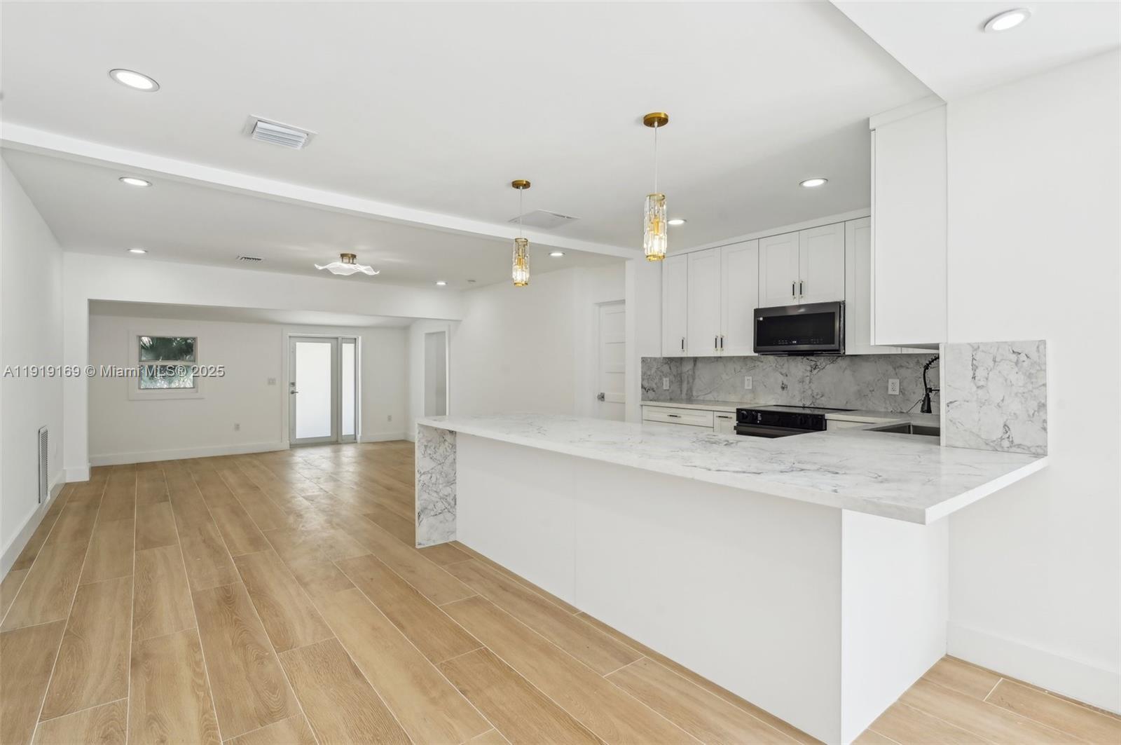 2001 SW 23rd Ave Fort Lauderdale, FL 33312