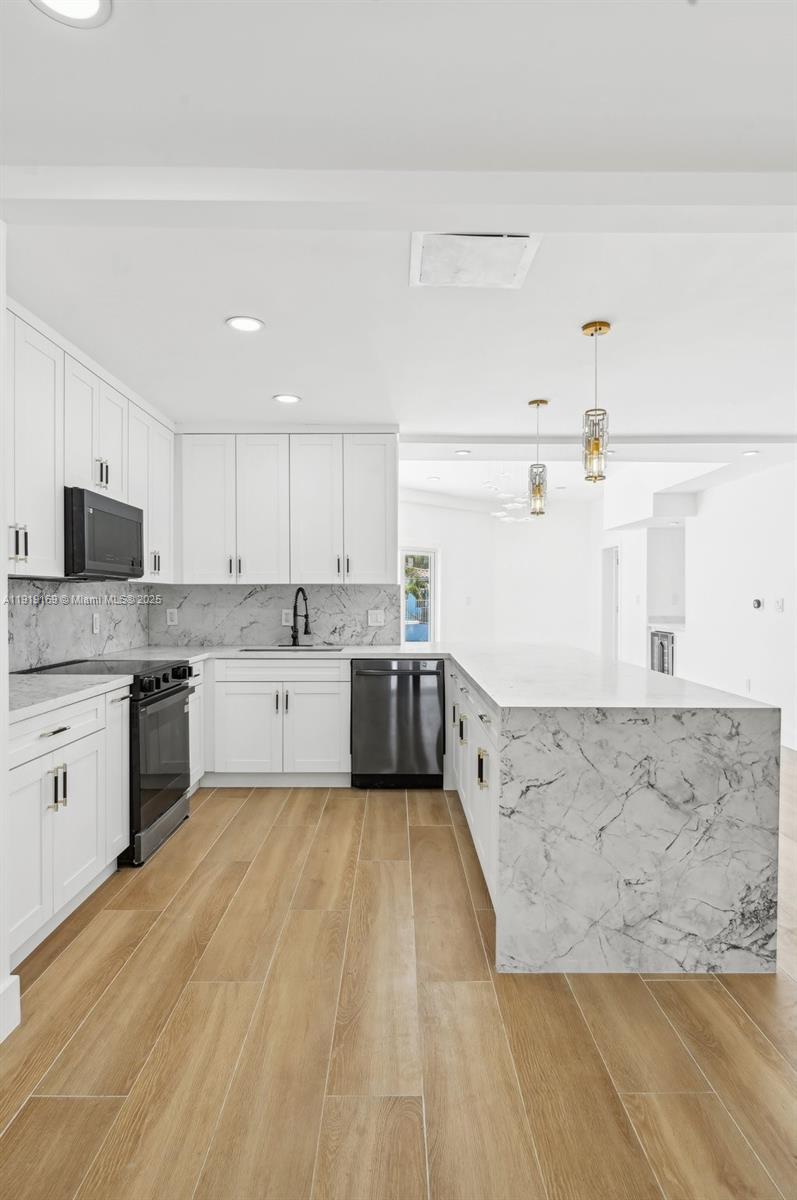 2001 SW 23rd Ave Fort Lauderdale, FL 33312