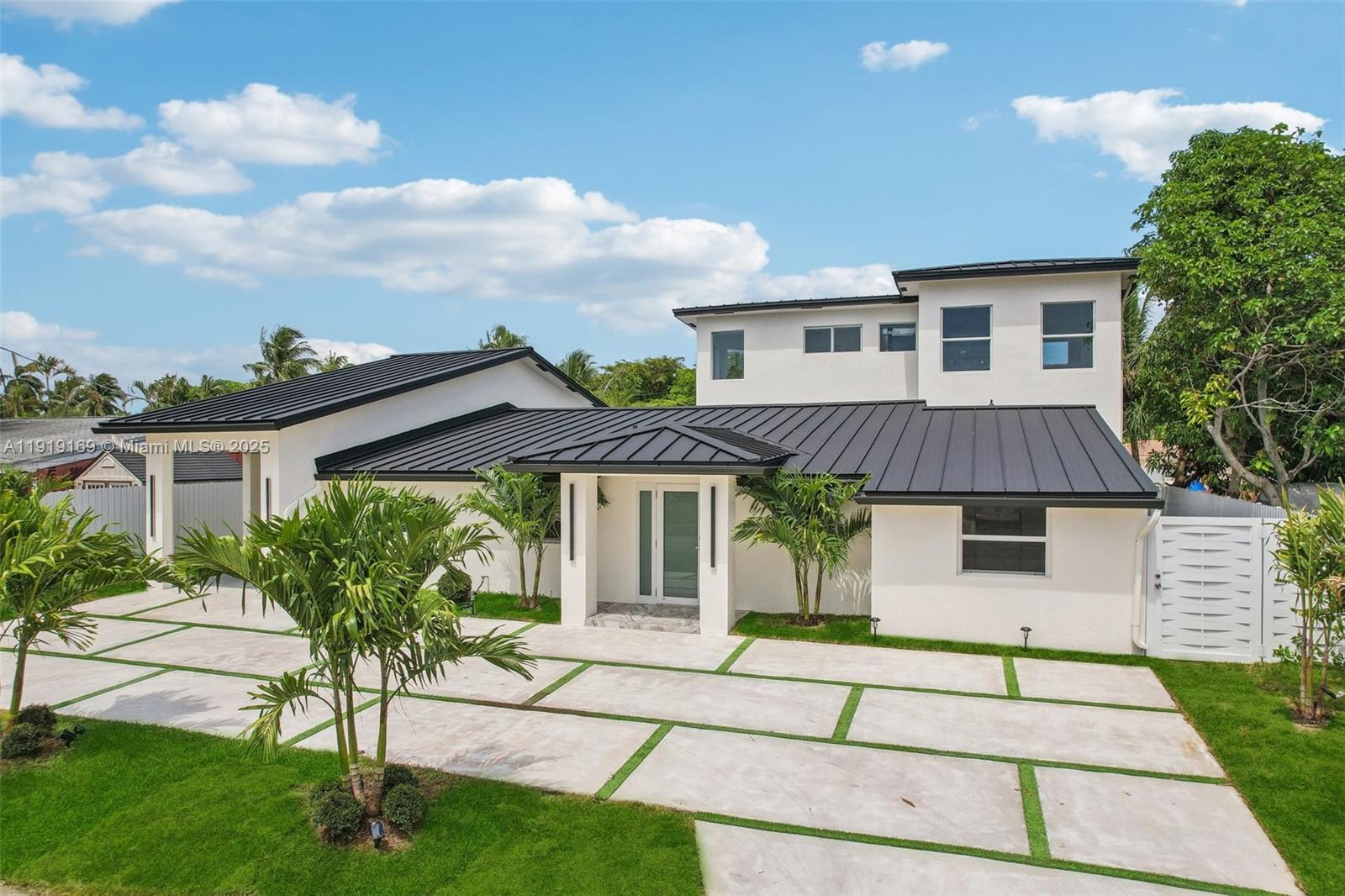 2001 SW 23rd Ave Fort Lauderdale, FL 33312