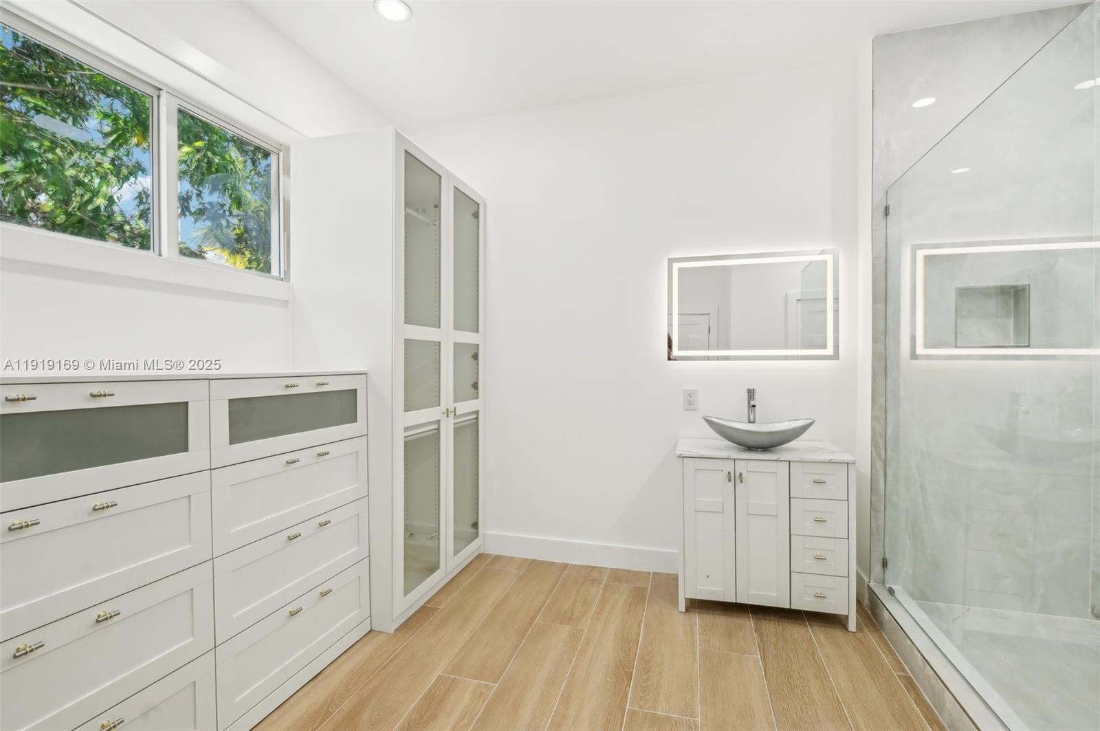 2001 SW 23rd Ave Fort Lauderdale, FL 33312