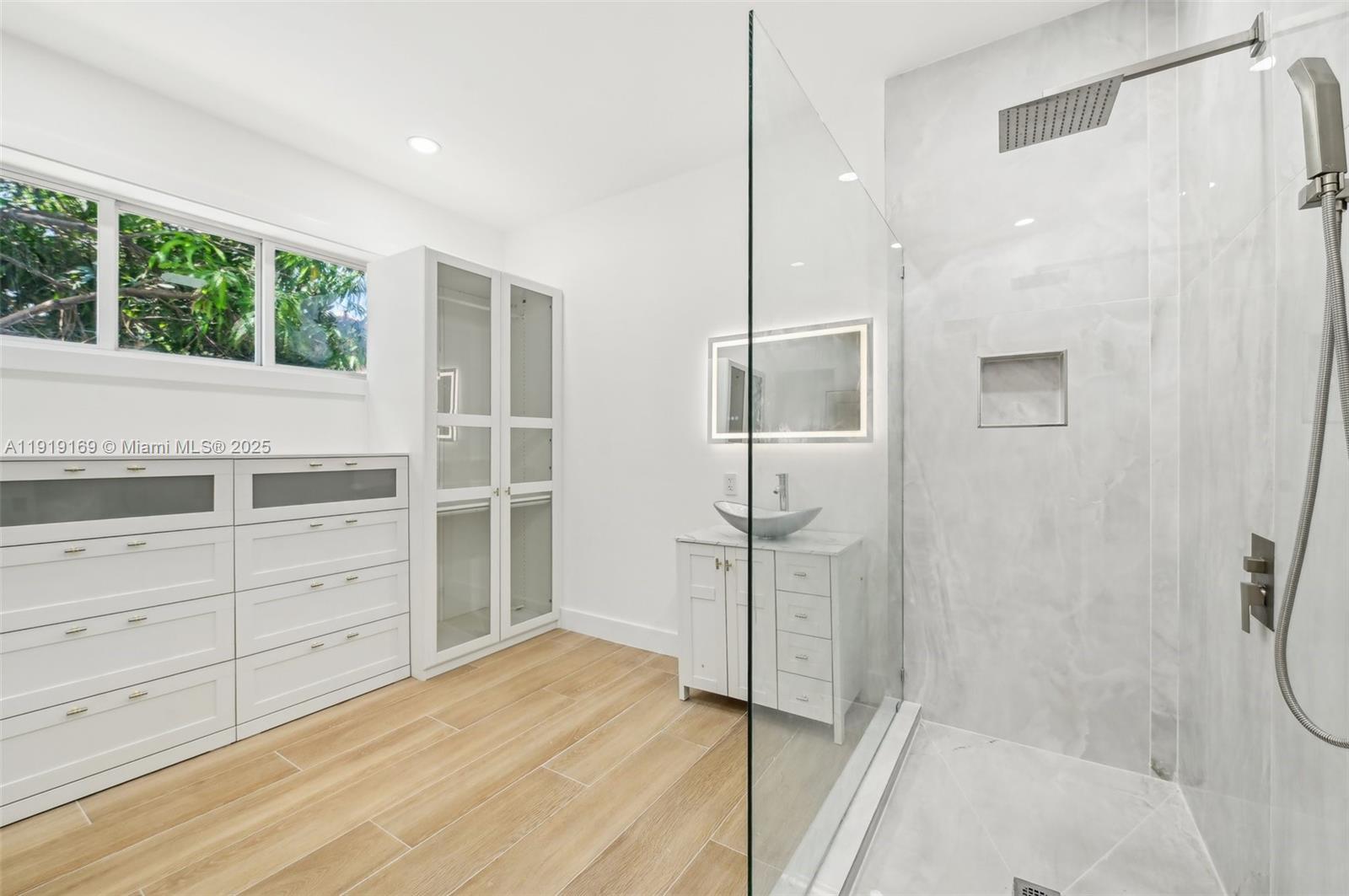 2001 SW 23rd Ave Fort Lauderdale, FL 33312