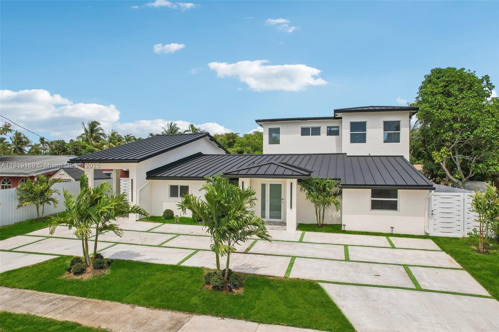 2001 SW 23rd Ave Fort Lauderdale, FL 33312