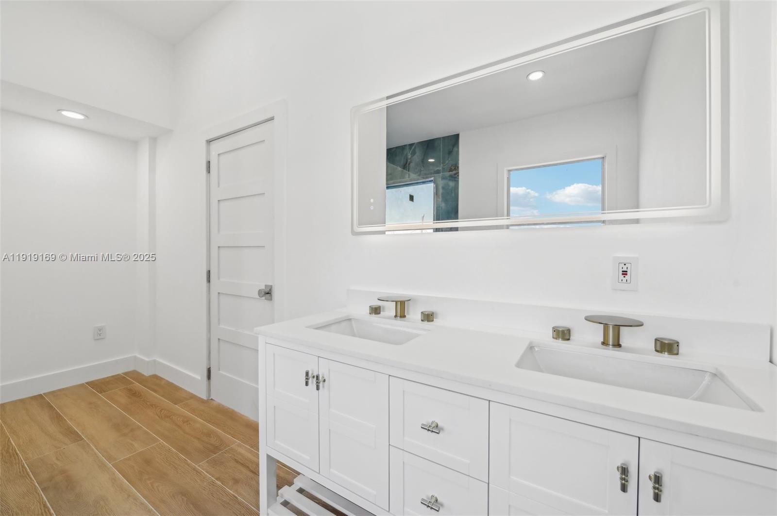 2001 SW 23rd Ave Fort Lauderdale, FL 33312