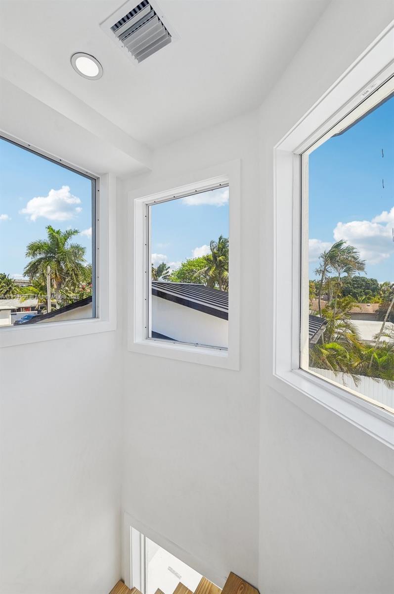 2001 SW 23rd Ave Fort Lauderdale, FL 33312