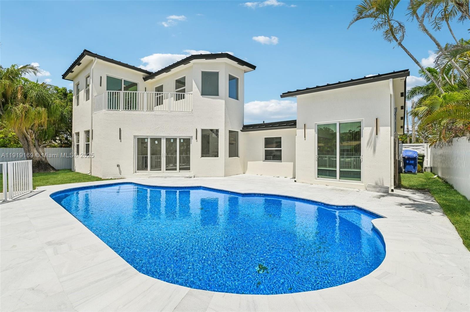 2001 SW 23rd Ave Fort Lauderdale, FL 33312