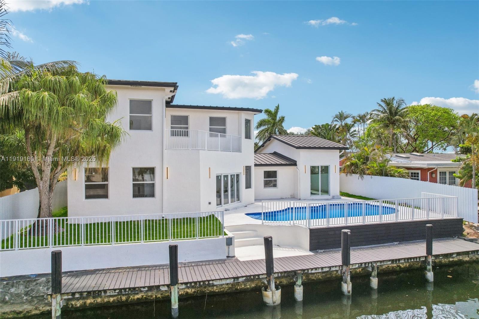 2001 SW 23rd Ave Fort Lauderdale, FL 33312