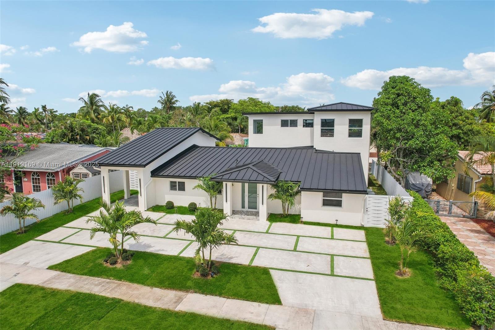 2001 SW 23rd Ave Fort Lauderdale, FL 33312