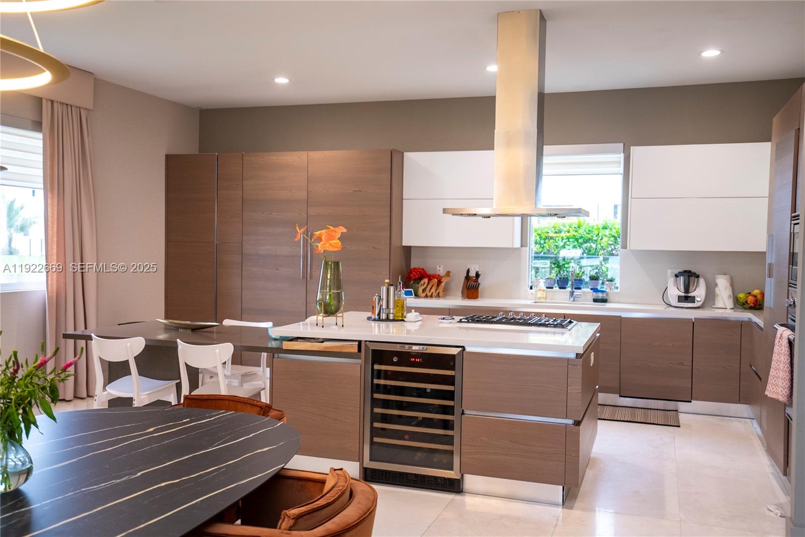 10272 NW 75th Ter Doral, FL 33178