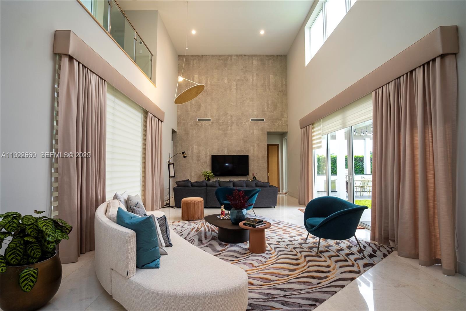 10272 NW 75th Ter Doral, FL 33178