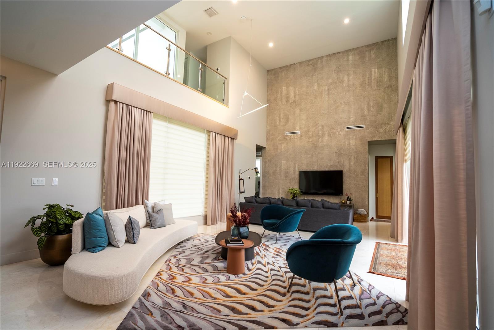 10272 NW 75th Ter Doral, FL 33178