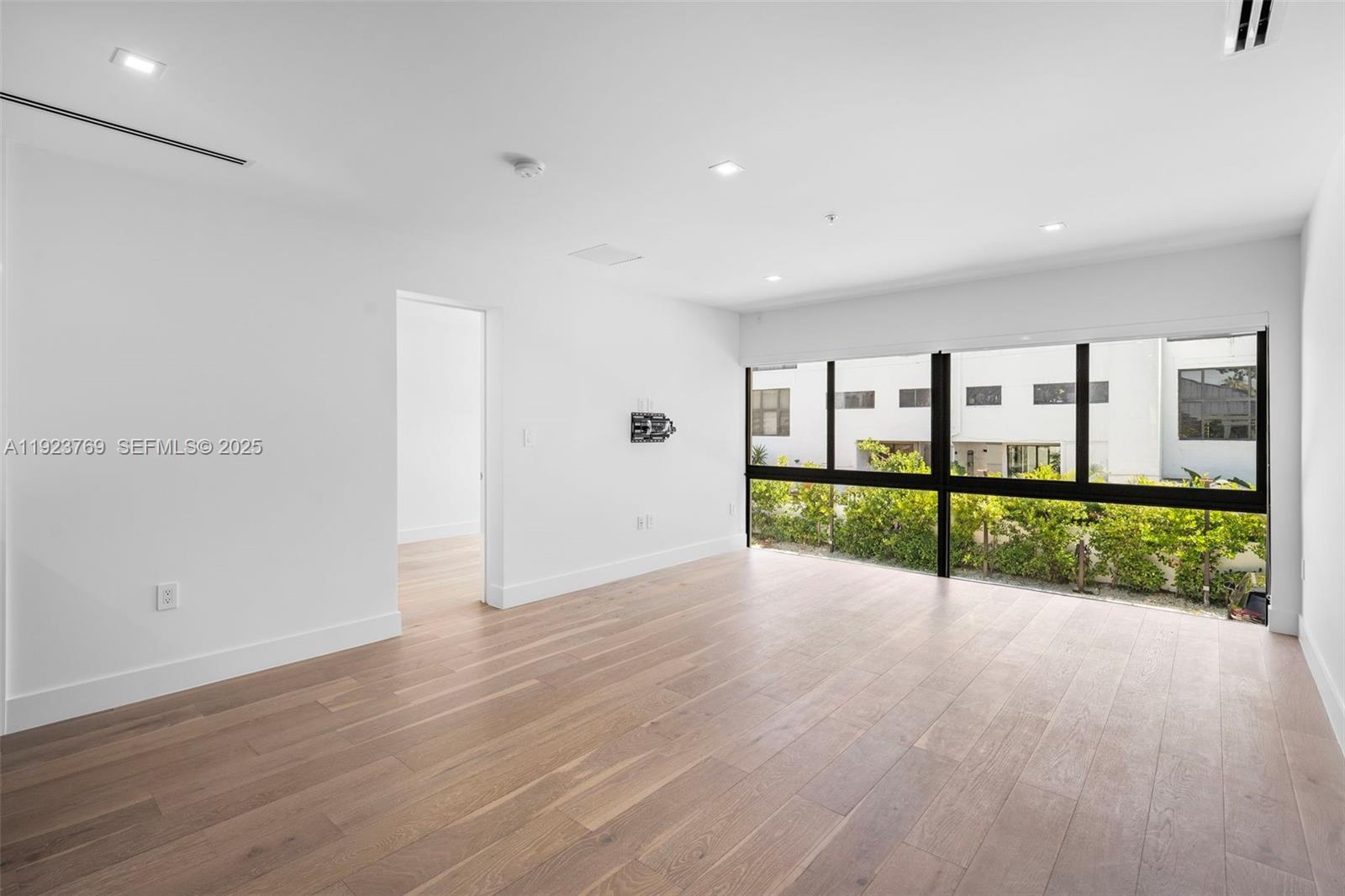 200 Sunrise Dr #200C Key Biscayne, FL 33149