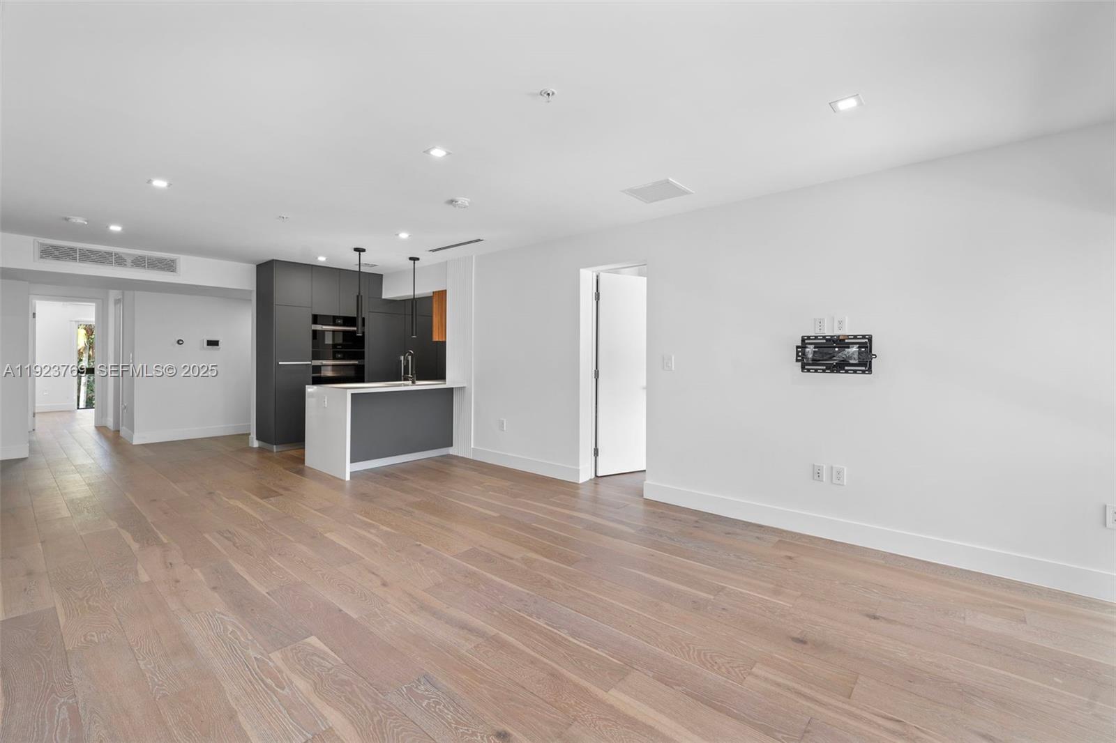 200 Sunrise Dr #200C Key Biscayne, FL 33149