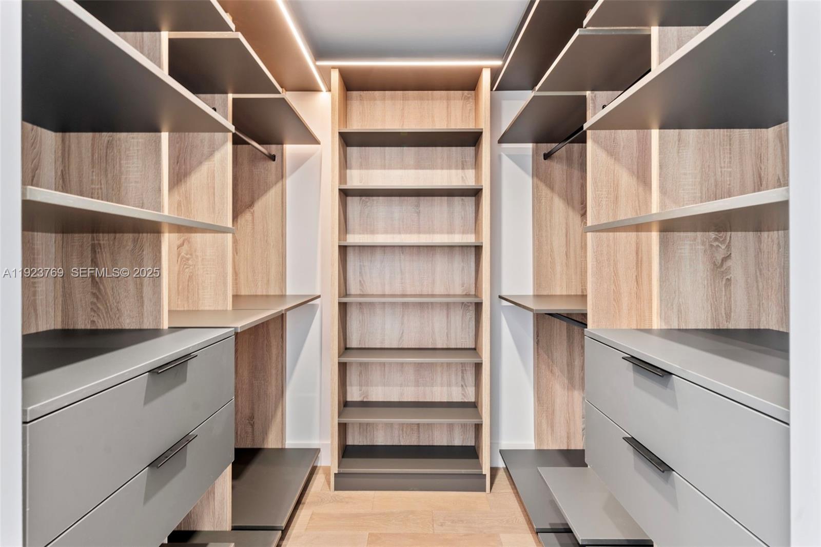 200 Sunrise Dr #200C Key Biscayne, FL 33149