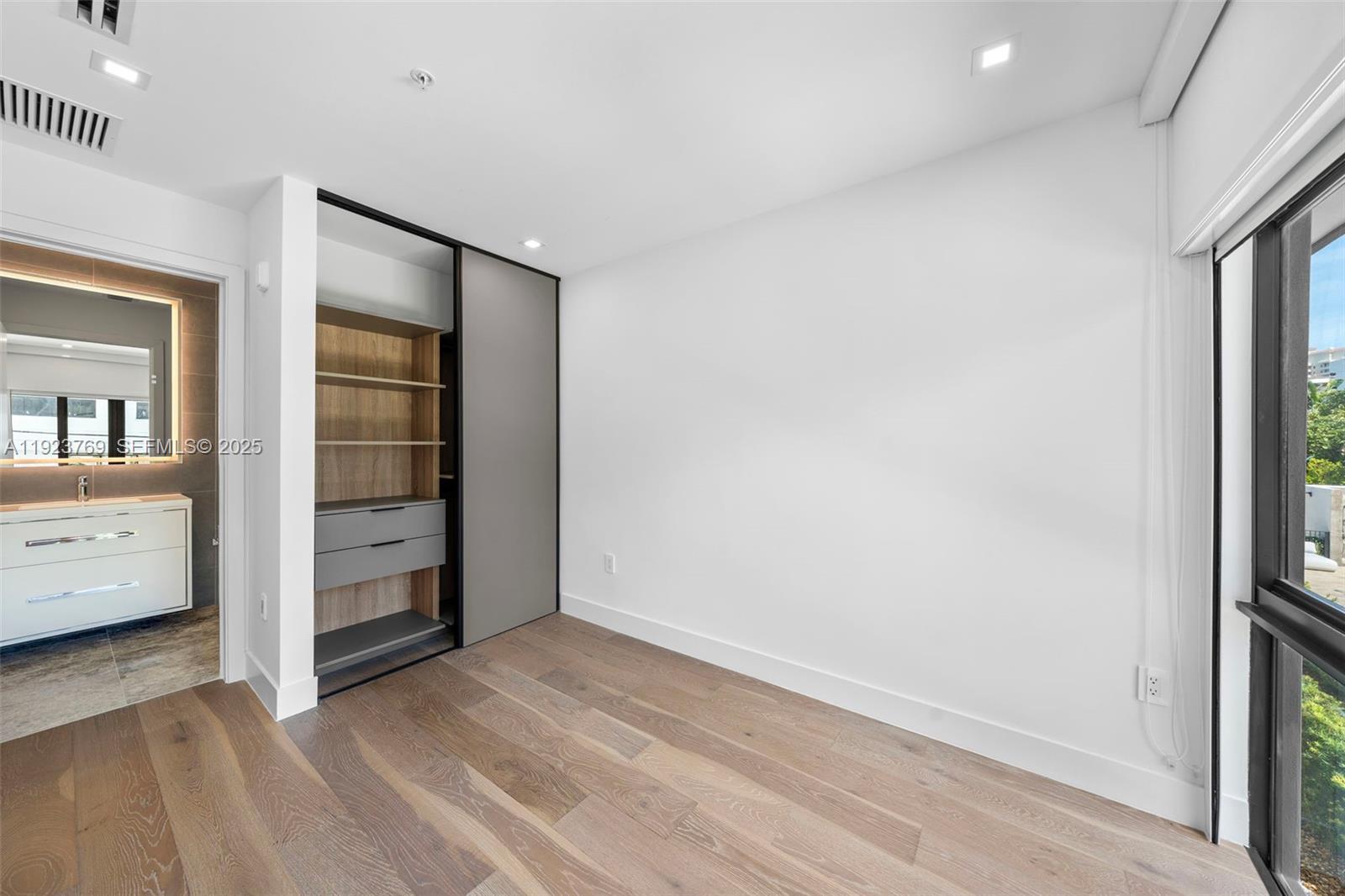 200 Sunrise Dr #200C Key Biscayne, FL 33149