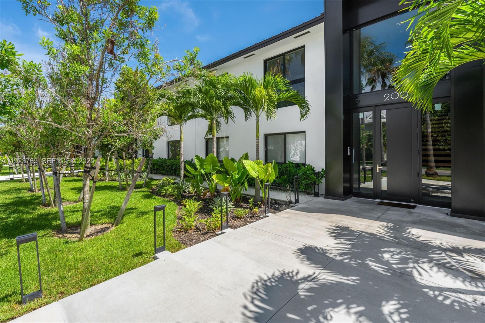 200 Sunrise Dr #200C Key Biscayne, FL 33149