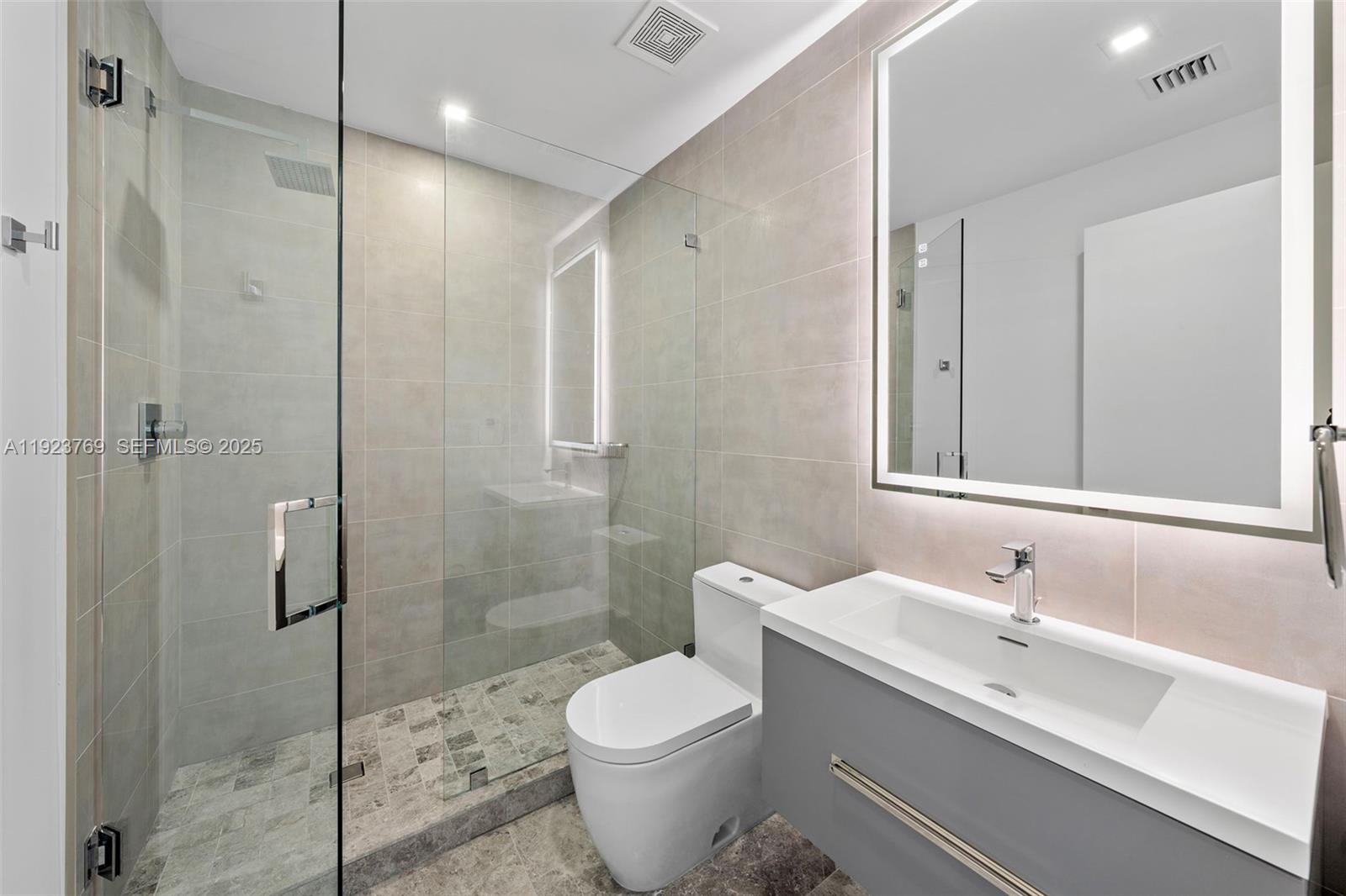 200 Sunrise Dr #200C Key Biscayne, FL 33149