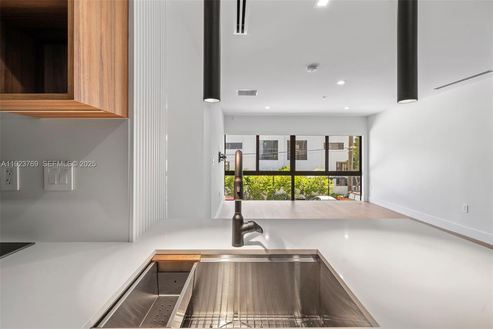 200 Sunrise Dr #200C Key Biscayne, FL 33149