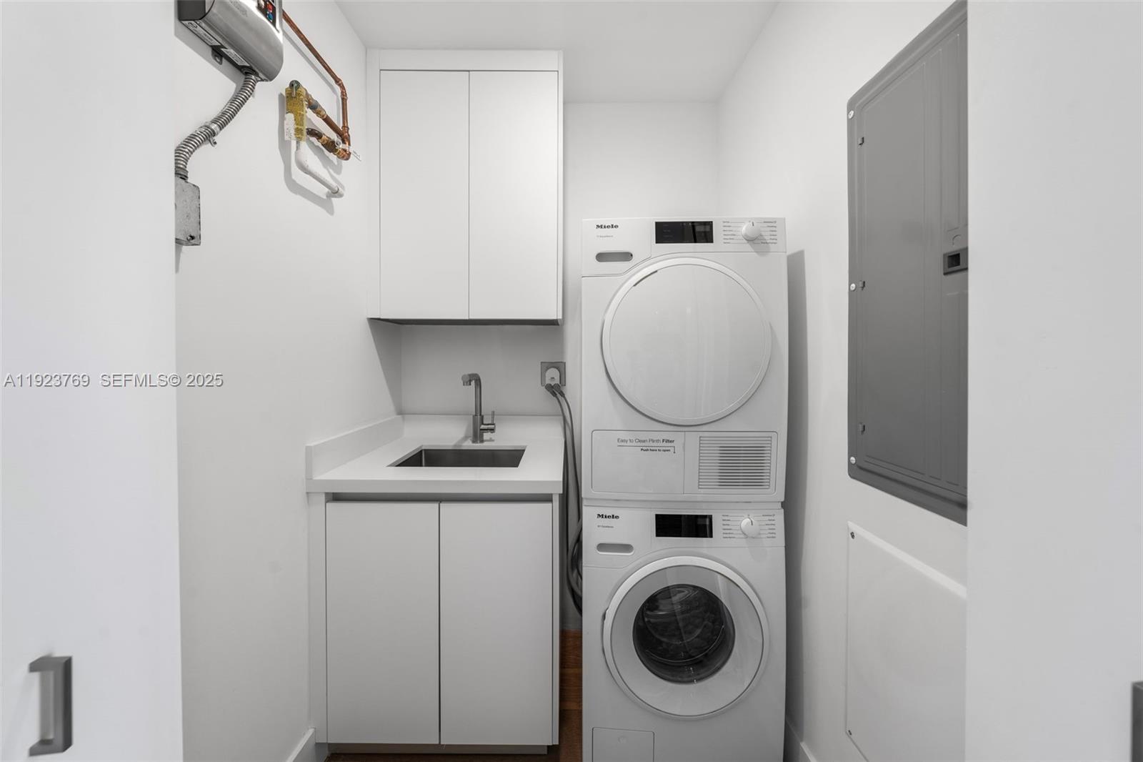 200 Sunrise Dr #200C Key Biscayne, FL 33149